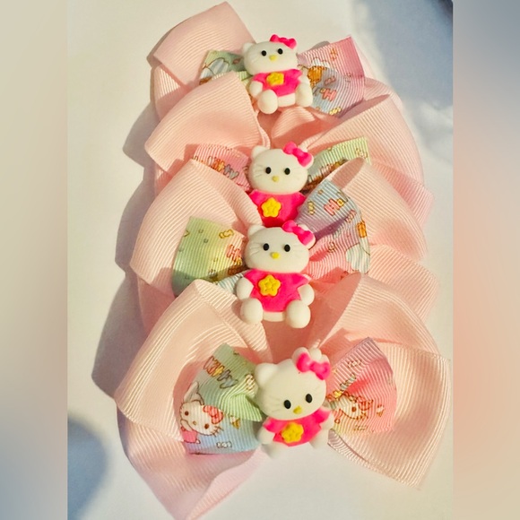 Accessories - 4 Hello Kitty Bow Hair Clips (Light Pink)